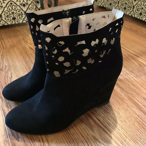 Torrid Shoes - Black Torrid Faux Suede Wedges 11 1/2 W